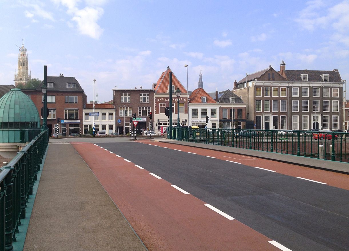 markering triflex op de weg brug